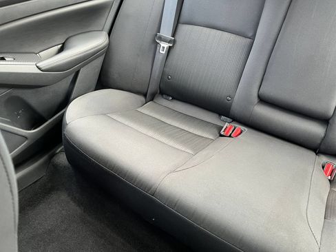 Used 2025 Nissan Altima 2.5 SV FWD image 39