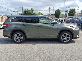 Used 2017 Toyota Highlander Limited Platinum AWD/4WD video 4
