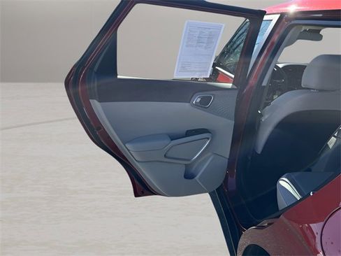 Used 2025 Kia Soul LX w/ LX Technology Package image 24