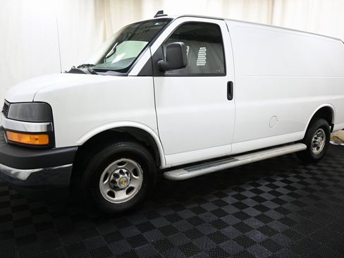 Used 2023 Chevrolet Express 2500 w/ Driver Convenience Package image 5