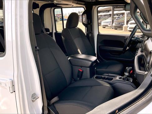 Used 2020 Jeep Gladiator Sport w/ Quick Order Package 24S image 9