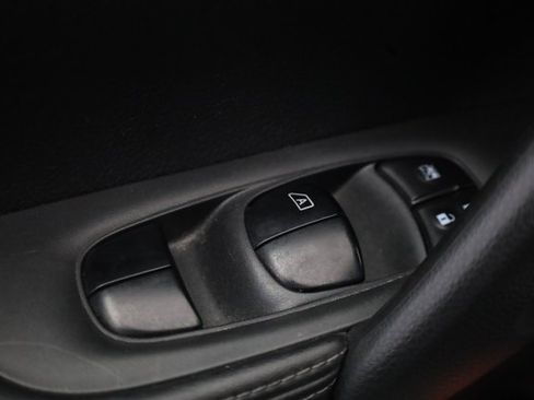 Used 2018 Nissan Rogue Sport S image 13