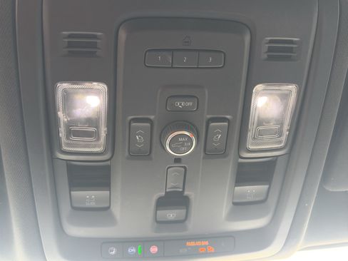 Used 2022 GMC Yukon AT4 w/ AT4 Premium Package AWD/4WD image 32