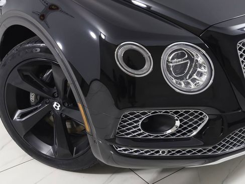 Used 2018 Bentley Bentayga image 23