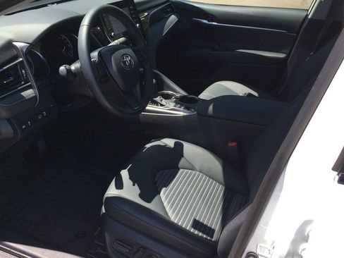 Used 2024 Toyota Camry SE FWD image 4