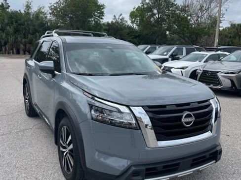 Used 2024 Nissan Pathfinder Platinum image 5