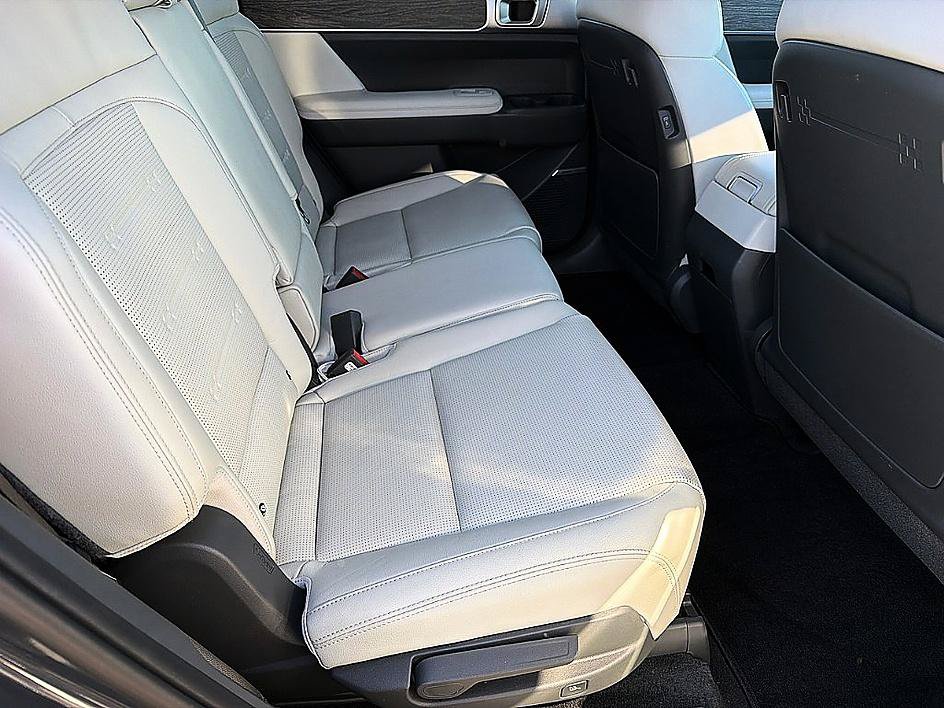 Certified 2025 Hyundai Santa Fe Limited FWD image 27