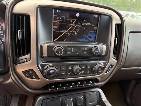 Used 2015 GMC Sierra 2500 Denali w/ Duramax Plus Package AWD/4WD image 12