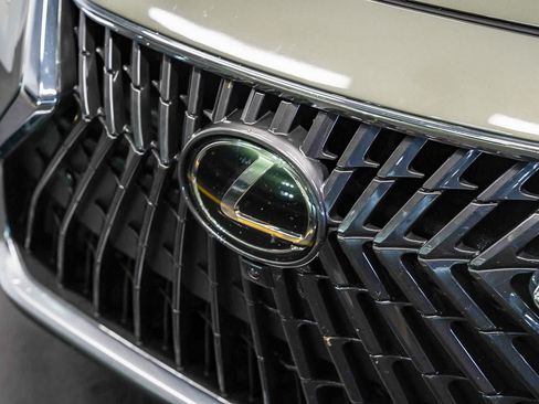 Used 2025 Lexus ES 300h w/ Luxury Package FWD image 8