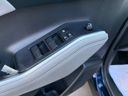 Used 2022 Toyota Highlander XLE AWD/4WD image 20