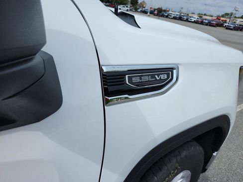 New 2026 GMC Sierra 1500 SLE image 7