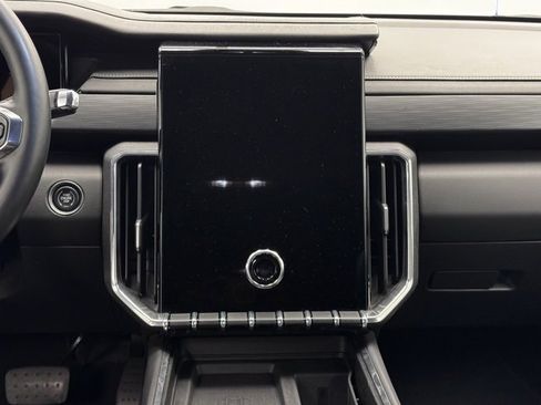 Used 2024 GMC Acadia Elevation image 30