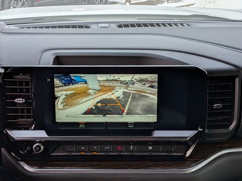 Used 2025 GMC Sierra 1500 SLE image 40