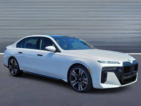 New 2026 BMW 740i w/ Executive Package RWD image 2