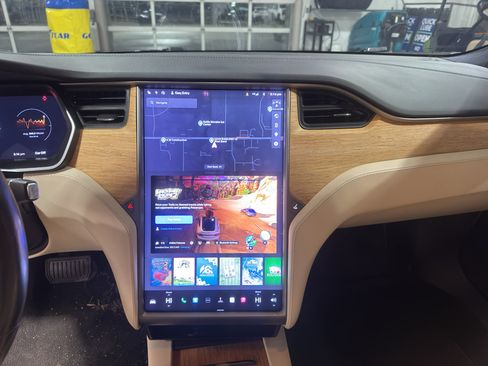 Used 2020 Tesla Model S Long Range Plus image 15