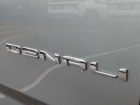 Used 2024 GMC Yukon Denali RWD image 12