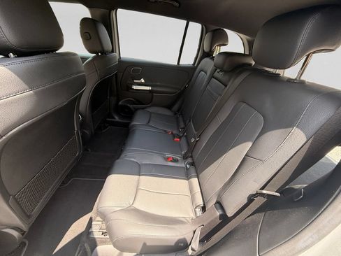 Used 2020 Mercedes-Benz GLB 250 w/ Premium Package image 28