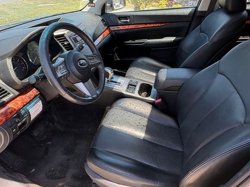 Used 2011 Subaru Outback 2.5i Limited w/ PWR Moonroof Pkg AWD/4WD image 12