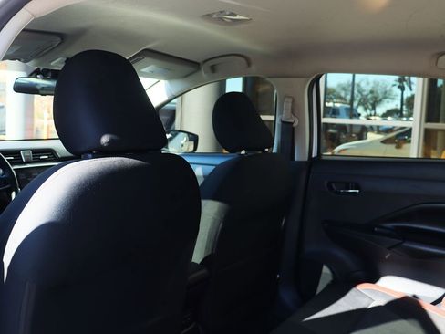 Used 2022 Nissan Versa SR w/ Convenience Package image 31