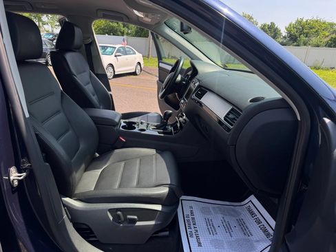Used 2014 Volkswagen Touareg Sport AWD/4WD image 18
