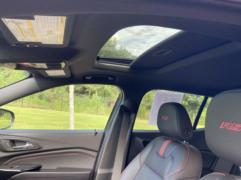 Used 2025 Chevrolet Trax RS w/ Sunroof Package FWD image 22