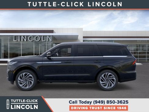 New 2026 Lincoln Navigator Reserve AWD/4WD image 3