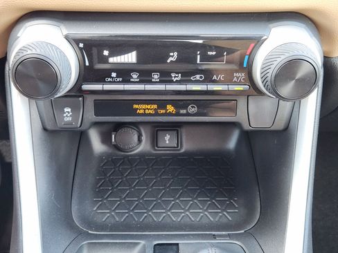 Used 2022 Toyota RAV4 LE image 26