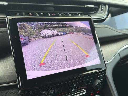 Used 2022 Jeep Grand Cherokee Limited RWD image 35