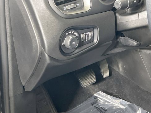 Used 2022 Jeep Renegade Latitude w/ Convenience Group image 10