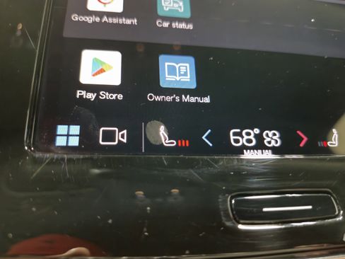 Used 2024 Volvo XC40 B5 Core image 8