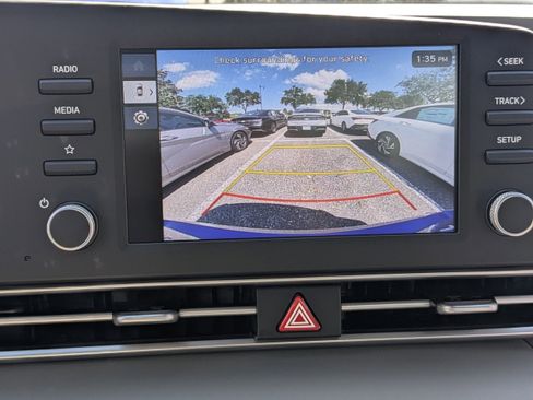 New 2025 Hyundai Elantra SE FWD image 17
