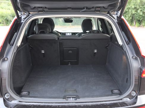 Used 2025 Volvo XC60 B5 Core AWD/4WD image 7