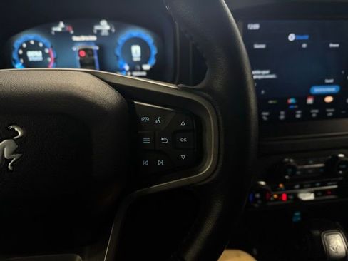 Used 2025 Ford Bronco Badlands image 28