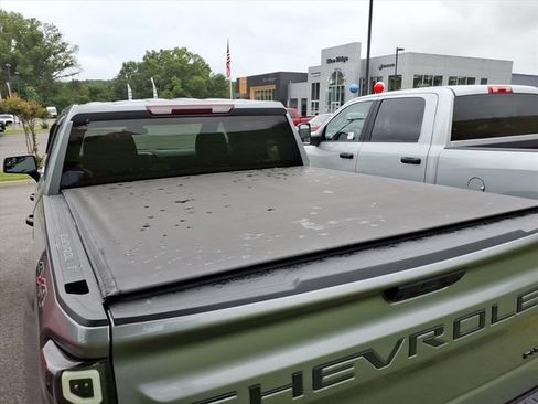 Used 2023 Chevrolet Silverado 1500 Custom AWD/4WD image 9