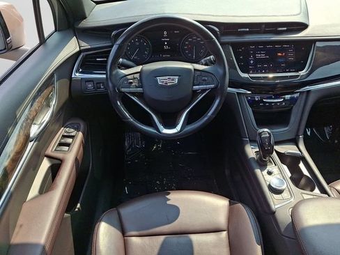 Used 2022 Cadillac XT6 Premium Luxury w/ Technology Package FWD image 13