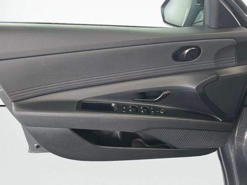 Used 2025 Hyundai Elantra SEL FWD image 31