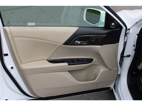 Used 2017 Honda Accord EX-L image 6