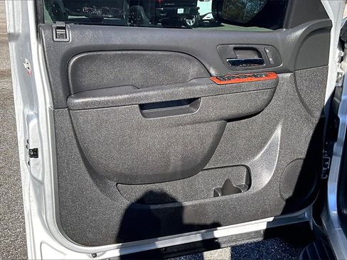 Used 2014 GMC Yukon XL SLT image 17