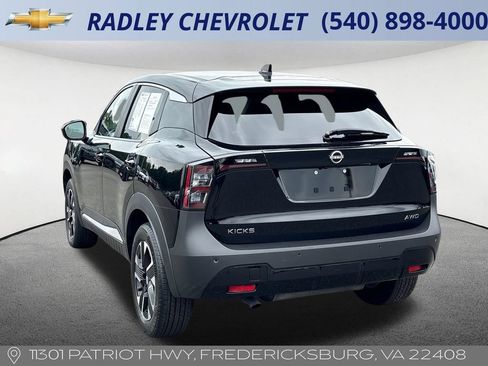 Used 2025 Nissan Kicks SV AWD/4WD image 17