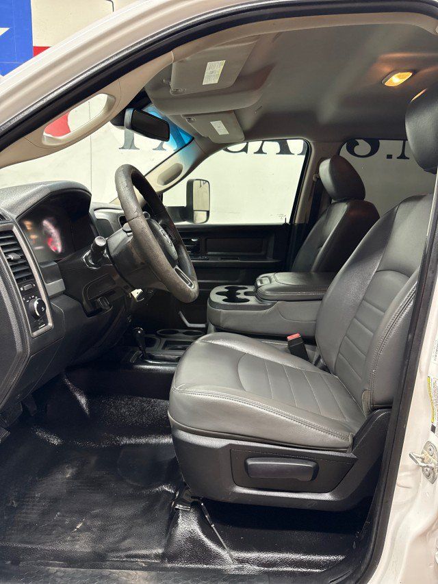 Used 2018 RAM 3500 Tradesman w/ Chrome Appearance Group AWD/4WD image 31