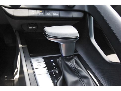 Certified 2025 Hyundai Elantra SE FWD image 27