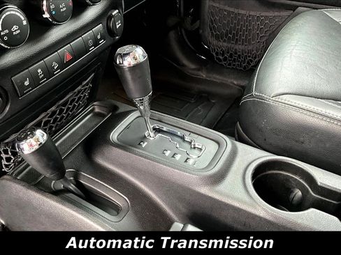 Used 2015 Jeep Wrangler Unlimited Rubicon AWD/4WD image 18