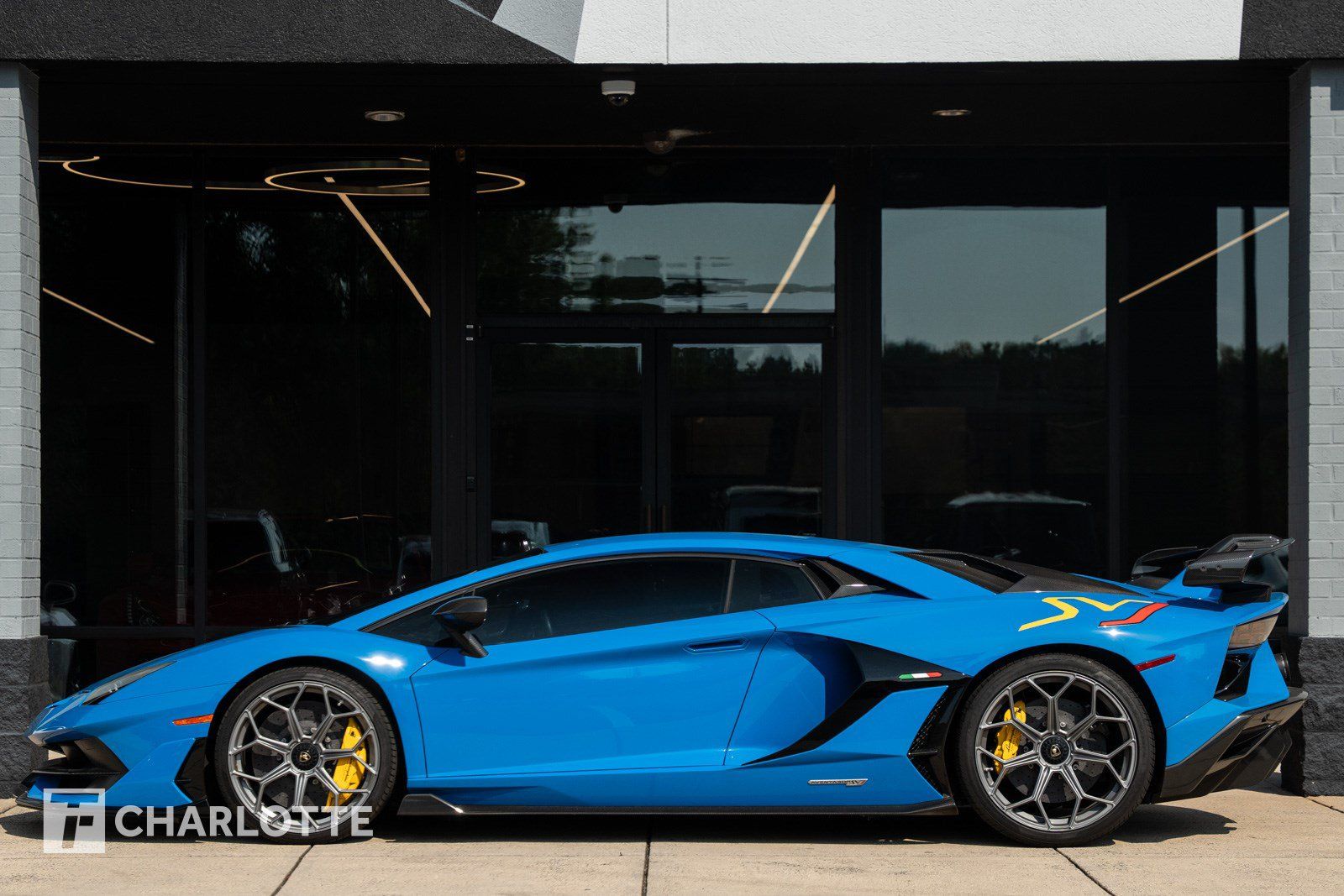 Used 2020 Lamborghini Aventador SVJ AWD/4WD image 1