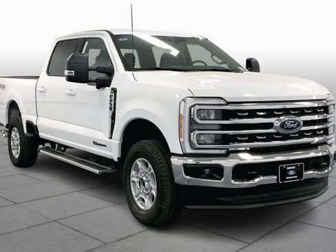 New 2026 Ford F250 XLT w/ XLT Premium Package AWD/4WD image 2