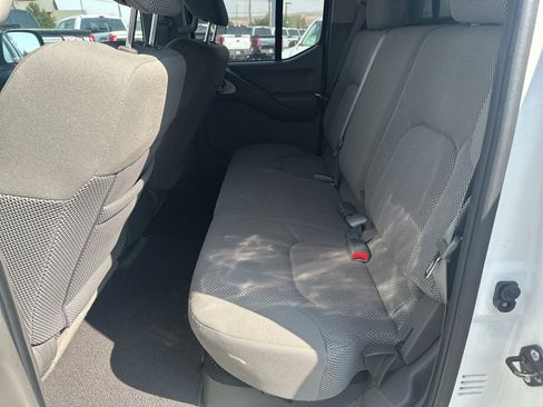 Used 2016 Nissan Frontier SV AWD/4WD image 15