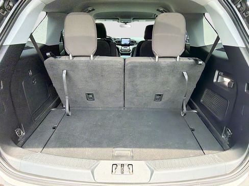 Used 2021 Ford Explorer XLT RWD image 11
