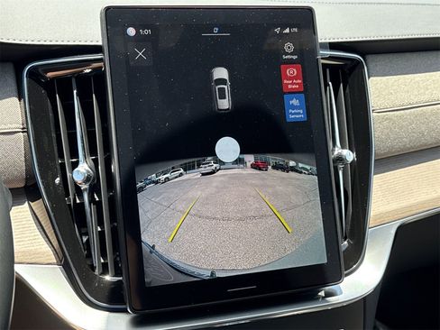 New 2026 Volvo XC90 B6 Core w/ Protection Package image 26