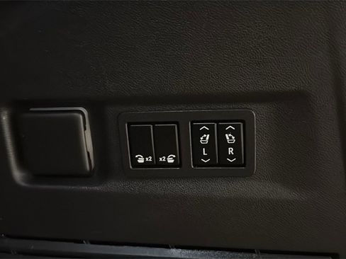 Used 2021 GMC Yukon XL SLT w/ SLT Luxury Package image 19