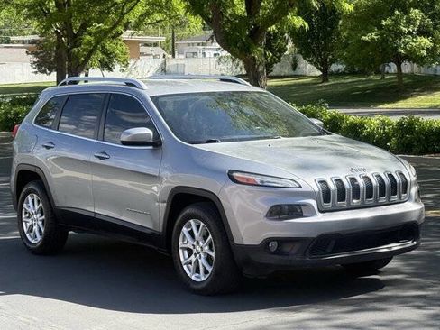 Used 2015 Jeep Cherokee Latitude AWD/4WD image 2