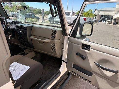 Used 2005 Jeep Wrangler Rubicon AWD/4WD image 28